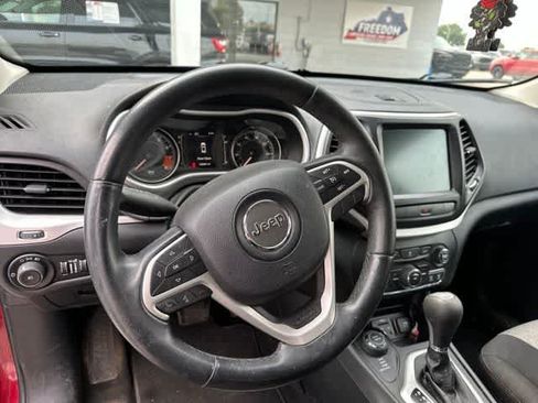 Used 2014 Jeep Cherokee Latitude AWD/4WD image 6