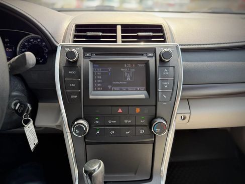 Used 2017 Toyota Camry LE FWD image 11