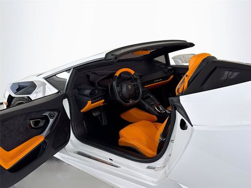 Used 2019 Lamborghini Huracan LP 580-2 RWD image 12