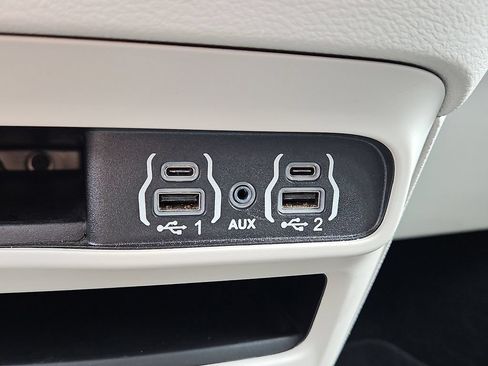 Used 2024 Chrysler Pacifica Touring-L FWD image 21