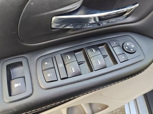 Used 2018 Dodge Grand Caravan SXT FWD image 17