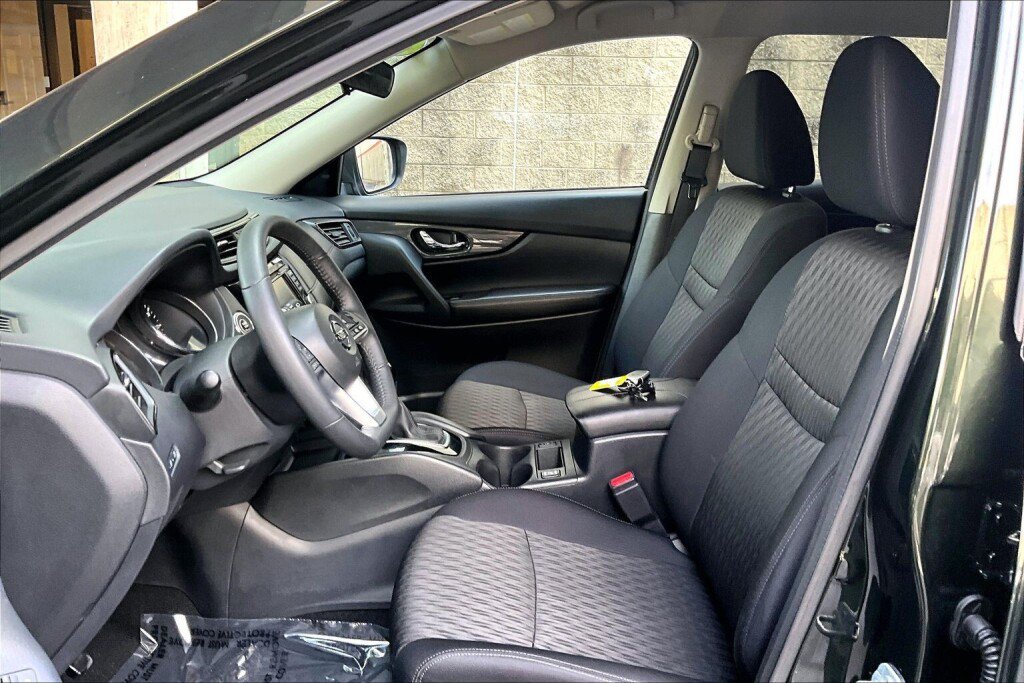Used 2020 Nissan Rogue SV AWD/4WD image 14