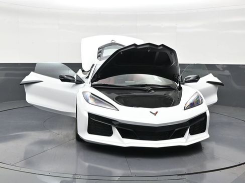 Used 2025 Chevrolet Corvette Z06 image 34