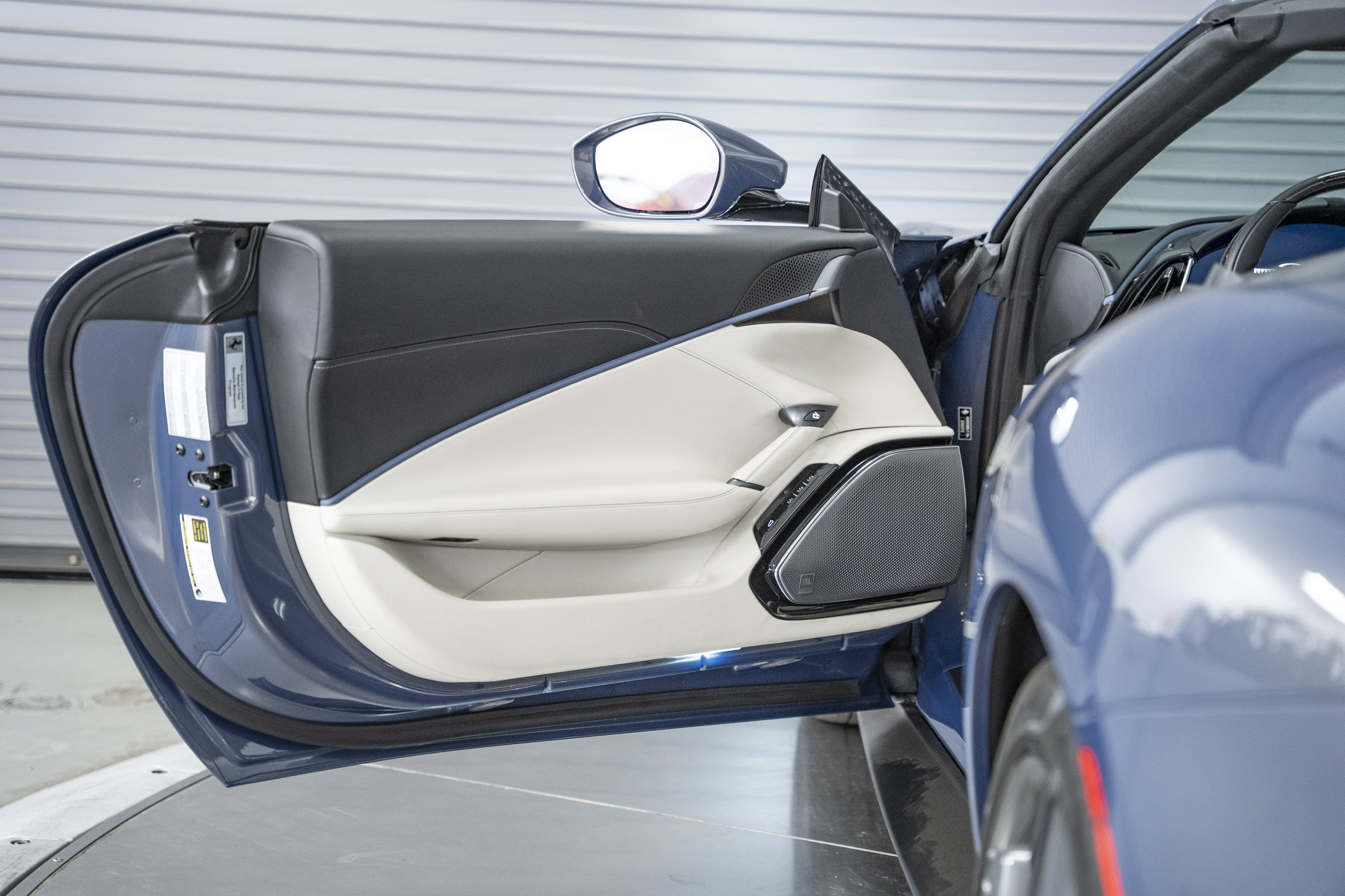 Used 2025 Ferrari Roma Spider RWD image 19