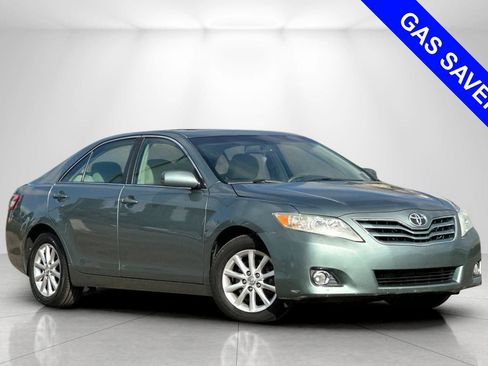 Used 2011 Toyota Camry XLE FWD image 1