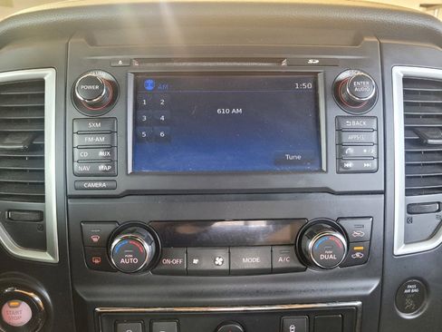 Used 2018 Nissan Titan SV w/ SV Convenience Package image 25