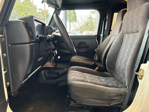 Used 2004 Jeep Wrangler X image 13