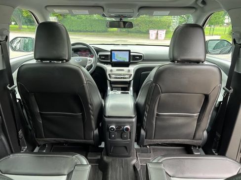 Used 2023 Ford Explorer XLT w/ Equipment Group 202A AWD/4WD image 34