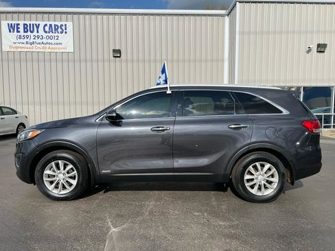 Used 2016 Kia Sorento LX w/ LX Convenience Package image 2