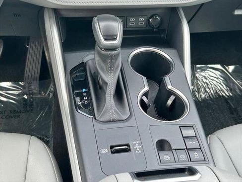 Certified 2025 Toyota Highlander XLE FWD image 23