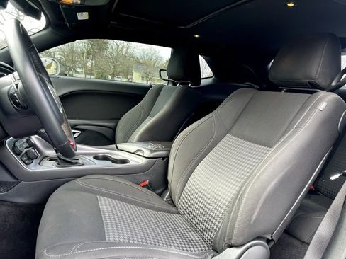 Used 2018 Dodge Challenger SXT image 14