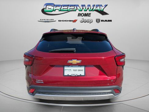 Used 2025 Chevrolet Trax LT FWD image 6
