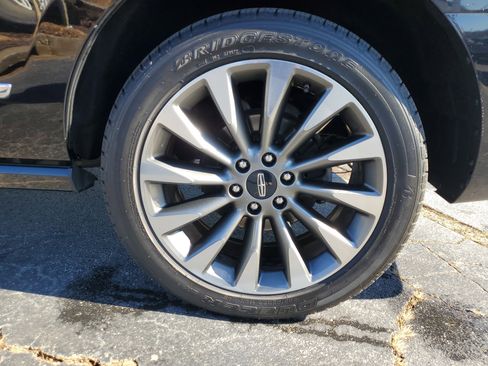 Used 2020 Lincoln Navigator Reserve w/ Luxury Package image 6