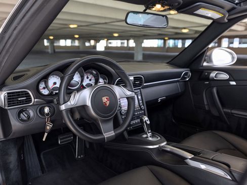 Used 2010 Porsche 911 Targa 4S image 4