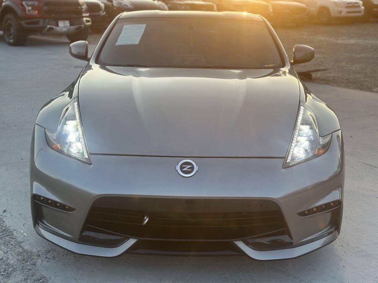 Used 2009 Nissan 370Z Coupe RWD image 2