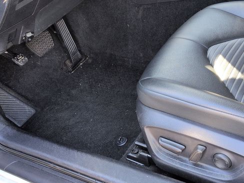 Used 2023 Toyota Camry SE image 17