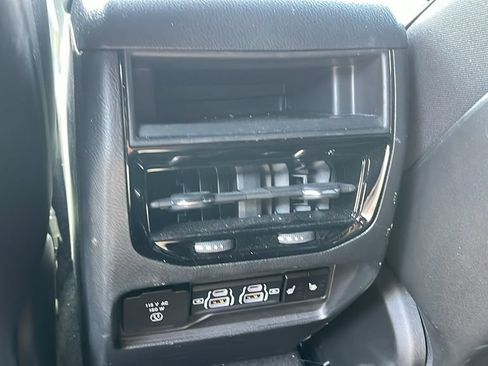 Used 2024 Jeep Grand Cherokee Limited w/ Black Appearance Package AWD/4WD image 21