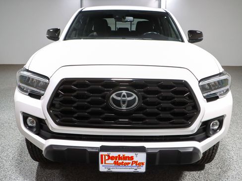 Used 2023 Toyota Tacoma TRD Off-Road AWD/4WD image 4
