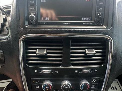 Used 2020 Dodge Grand Caravan SE w/ UConnect Hands-Free Group FWD image 13