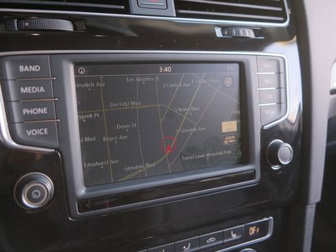 Used 2017 Volkswagen Golf SEL image 21