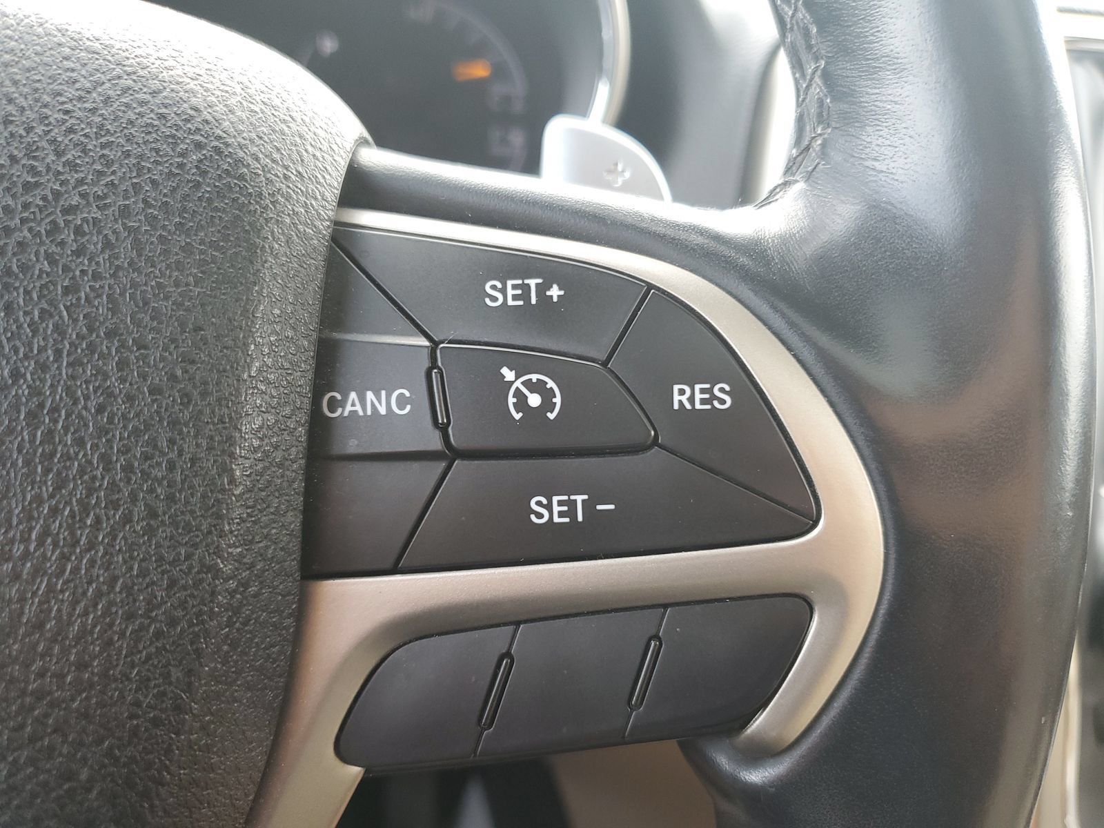 Used 2014 Jeep Grand Cherokee Limited w/ Luxury Group II AWD/4WD image 23