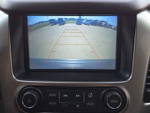 Used 2018 Chevrolet Suburban LT RWD image 13
