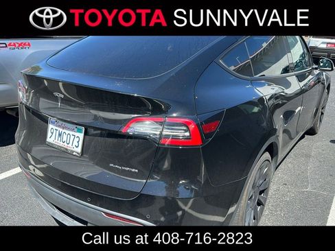 Used 2022 Tesla Model Y Long Range AWD/4WD image 2