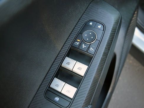 Used 2024 Mitsubishi Outlander SE image 28