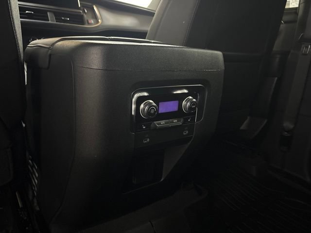 Used 2023 GMC Yukon SLT w/ SLT Premium Package AWD/4WD image 29