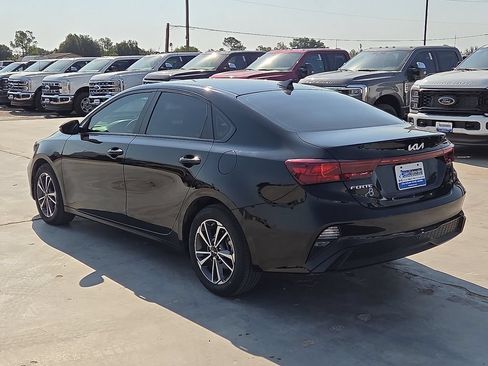 Used 2024 Kia Forte LXS w/ LXS Technology Package FWD image 3