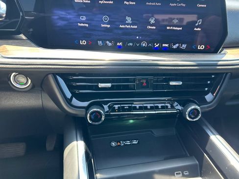 Certified 2025 Chevrolet Tahoe High Country AWD/4WD image 28