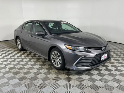 Used 2022 Toyota Camry LE w/ Cold Weather Package image 17