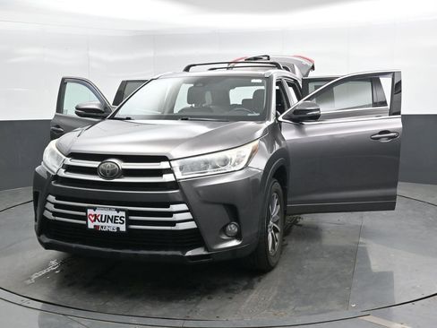 Used 2017 Toyota Highlander AWD V6 image 43