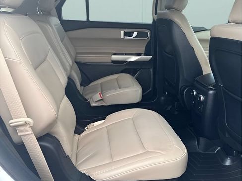 Used 2020 Ford Explorer XLT w/ Equipment Group 202A RWD image 16