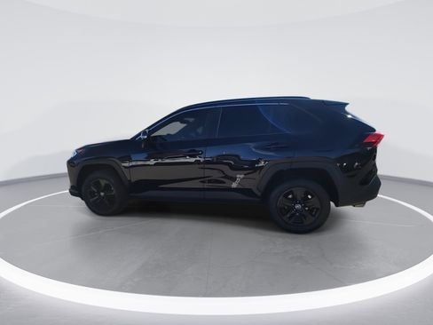 Used 2021 Toyota RAV4 XLE image 5