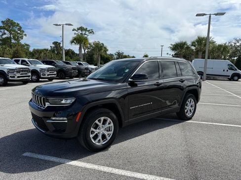 Used 2023 Jeep Grand Cherokee Limited AWD/4WD image 7