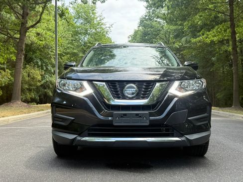 Used 2018 Nissan Rogue SV AWD/4WD image 2