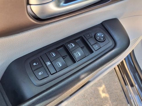 Used 2023 Chrysler Voyager LX FWD image 23