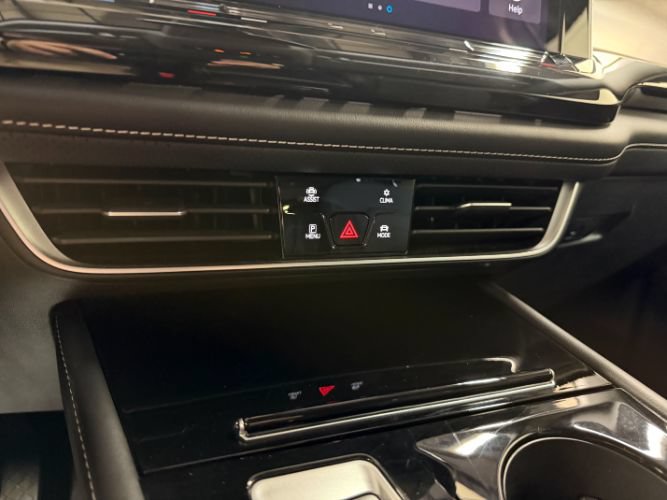 Used 2025 Volkswagen Atlas SE FWD image 16