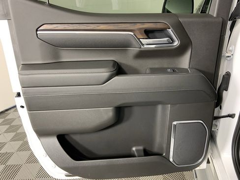 Used 2025 GMC Sierra 1500 SLT w/ SLT Premium Plus Package image 27