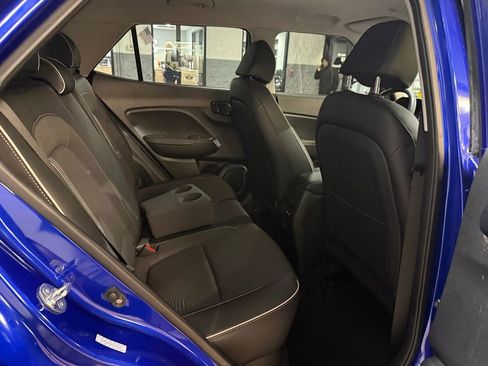 Used 2024 Hyundai Venue Limited image 36