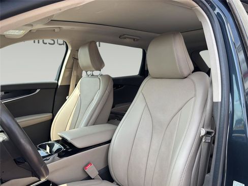 Used 2023 Lincoln Nautilus Reserve AWD/4WD image 13