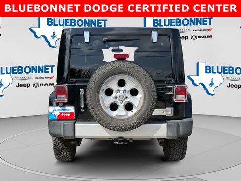 Used 2015 Jeep Wrangler Unlimited Sahara w/ Connectivity Group AWD/4WD image 6