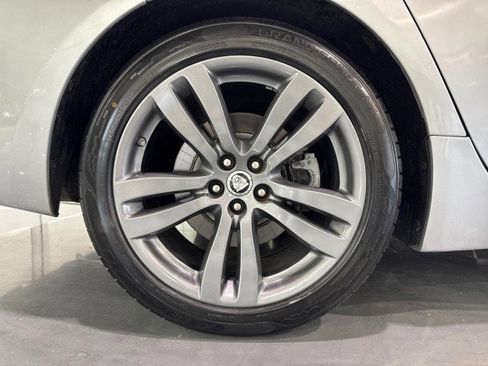 Used 2013 Jaguar XJ AWD image 16