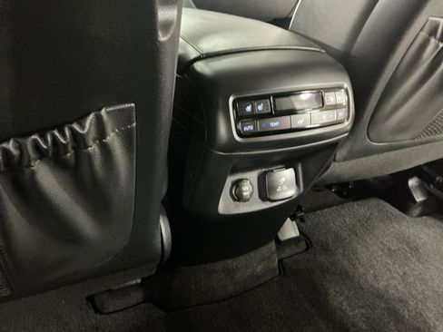 Used 2024 Hyundai Palisade Limited AWD/4WD image 12