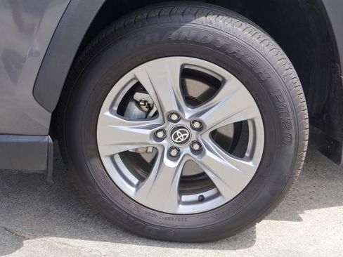 Used 2025 Toyota RAV4 XLE FWD image 27