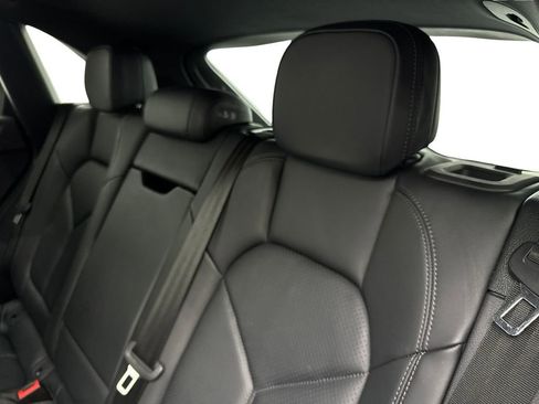 Used 2023 Porsche Macan image 33