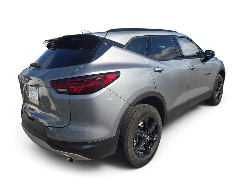 Used 2024 Chevrolet Blazer LT w/ Midnight/Sport Edition FWD image 4