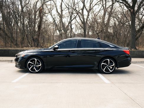 Used 2019 Honda Accord Sport image 6