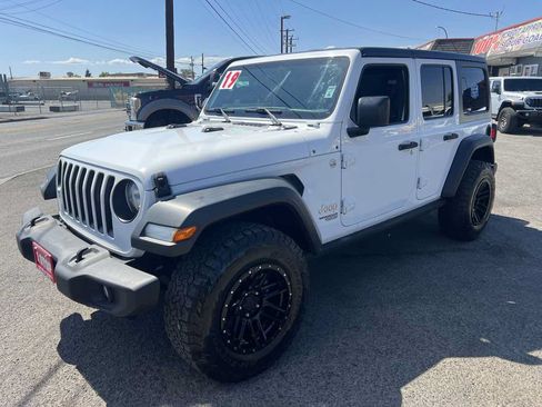 Used 2019 Jeep Wrangler Unlimited Sport AWD/4WD image 3